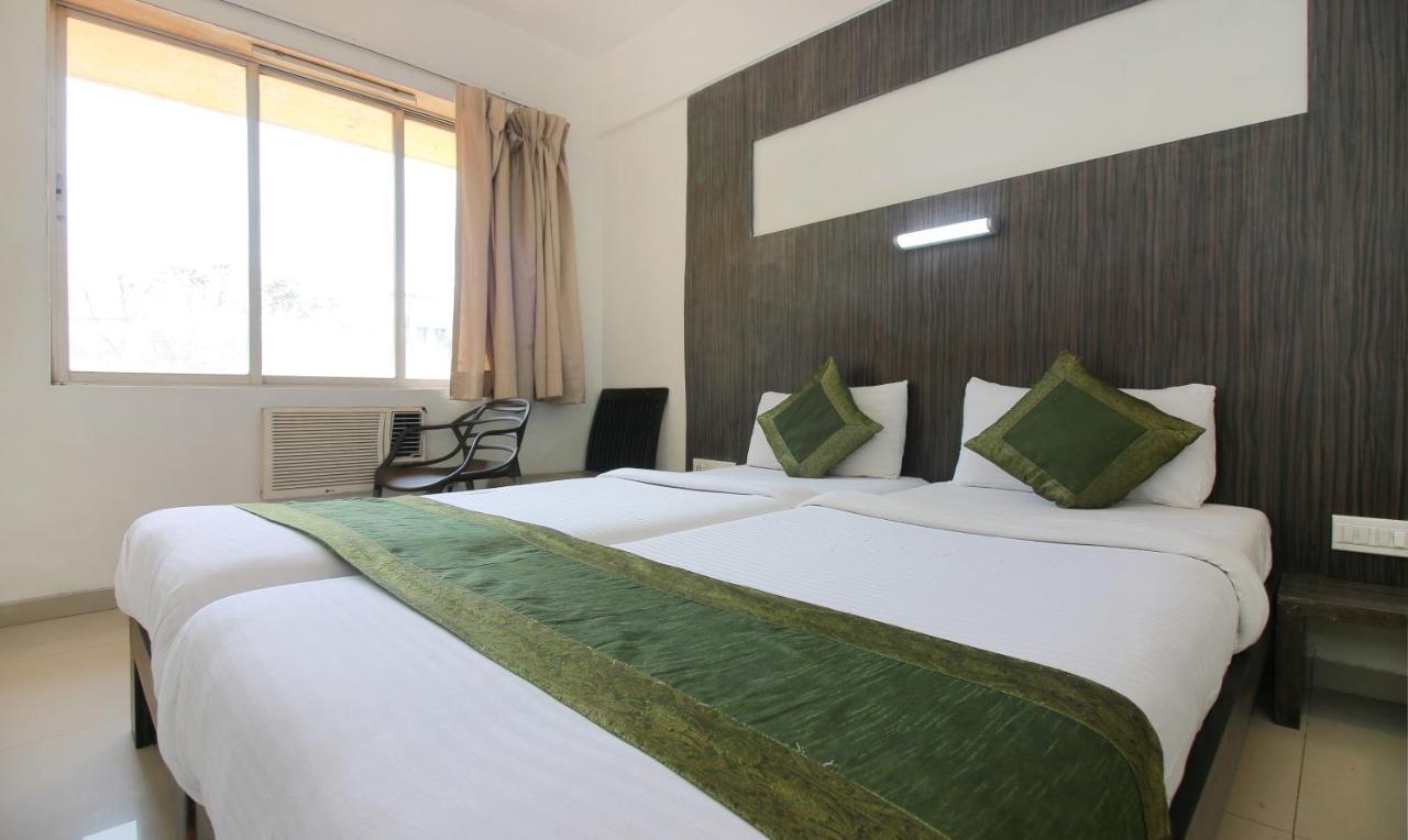 Hotel Treebo Trend Golden Nest Tháné Exteriér fotografie