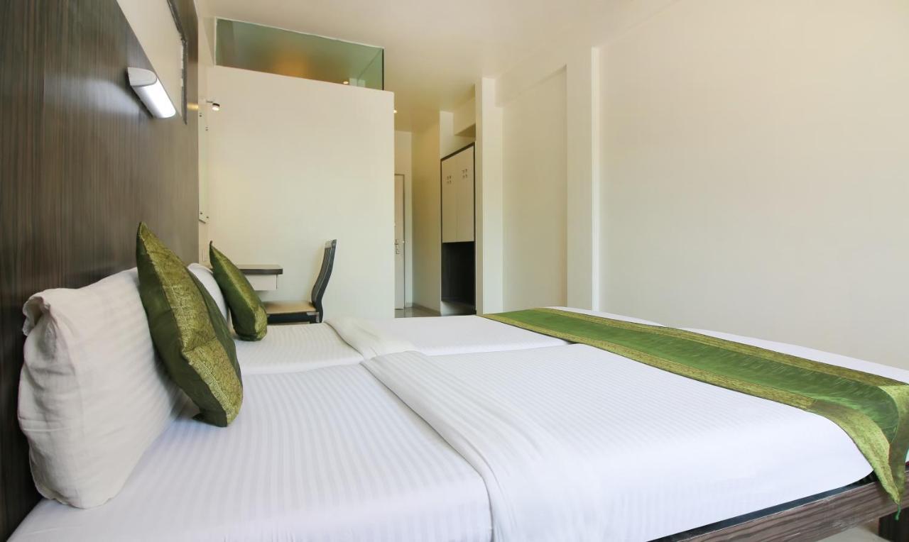 Hotel Treebo Trend Golden Nest Tháné Exteriér fotografie