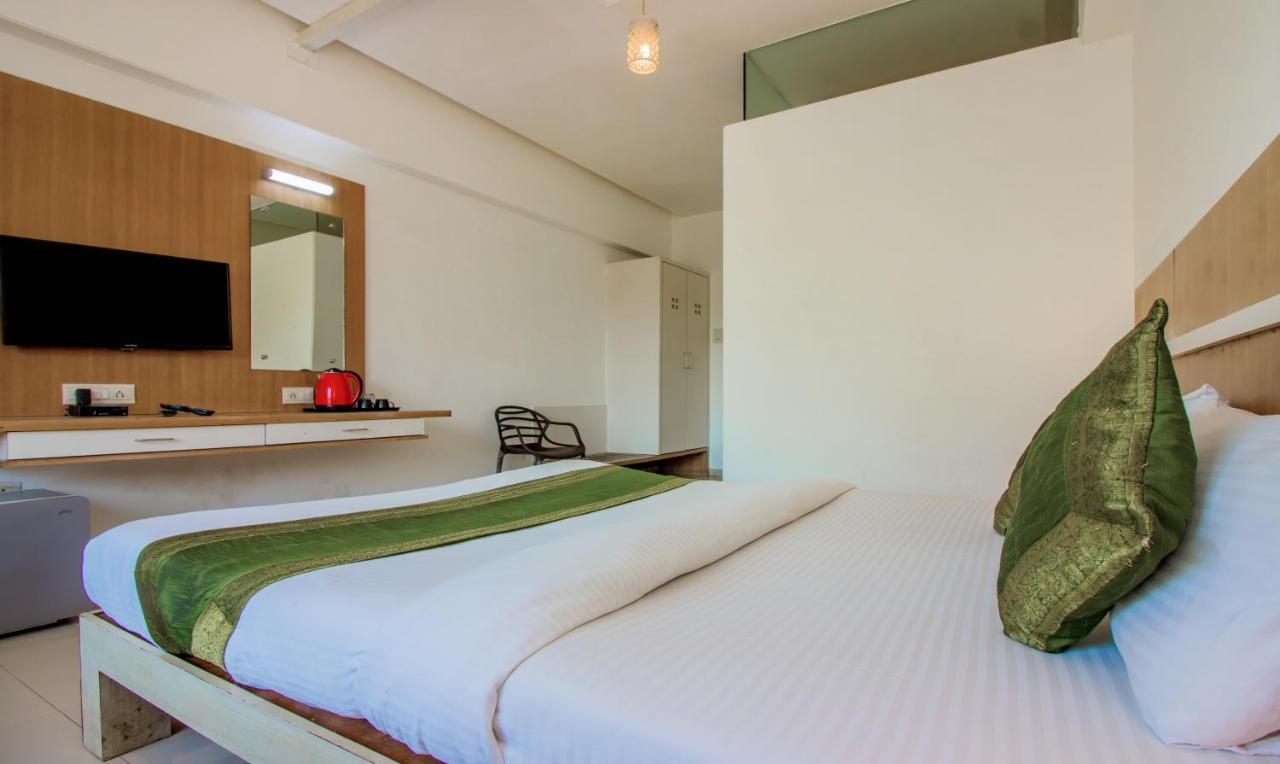 Hotel Treebo Trend Golden Nest Tháné Exteriér fotografie